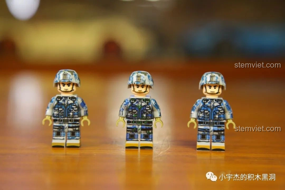 Ba minifigures lính dù trong bộ lắp ráp Máy bay vận tải quân sự Vận-20 SEMBO 202130