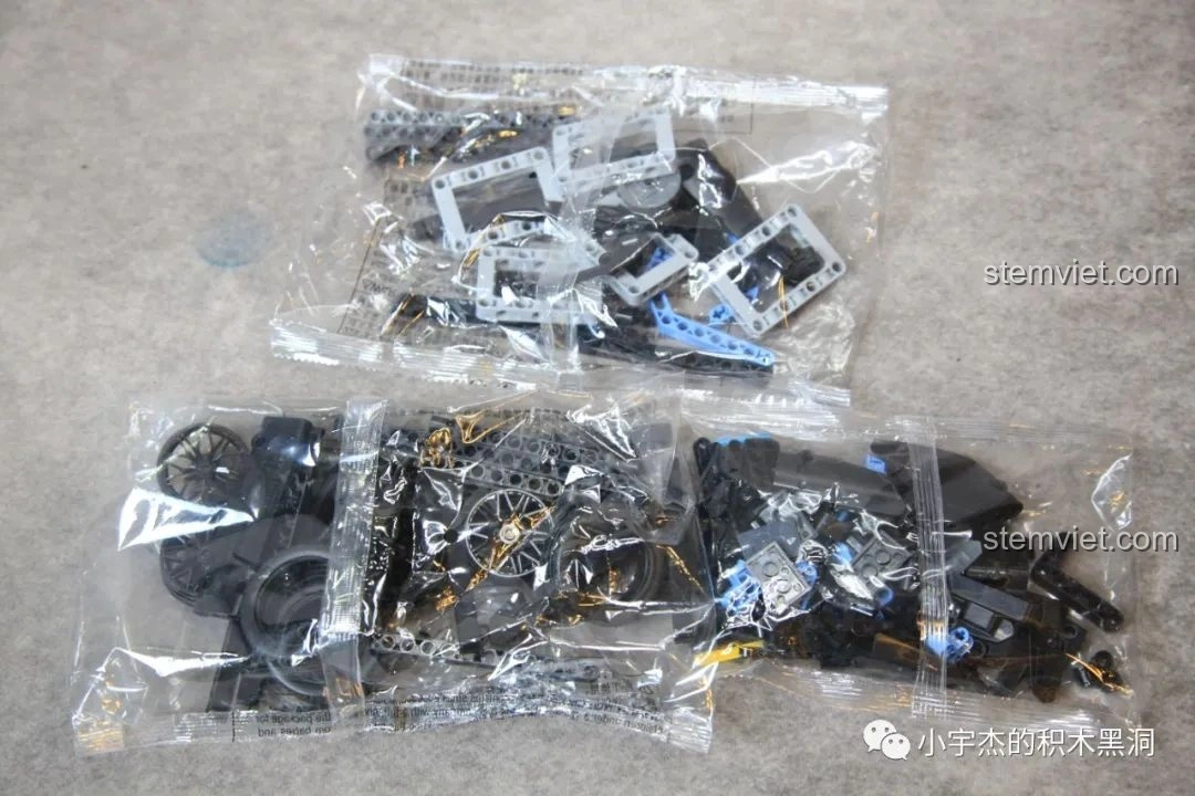 Các túi linh kiện được phân loại của bộ lắp ráp Lamborghini Sián FKP 37 Cyberpunk MK6002, sẵn sàng cho quá trình lắp ráp.