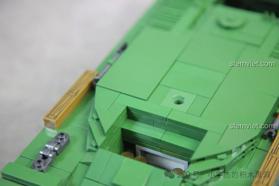 Vấn đề về độ chính xác của chi tiết gây ra khe hở trên bề mặt mô hình xe tăng IS-2.