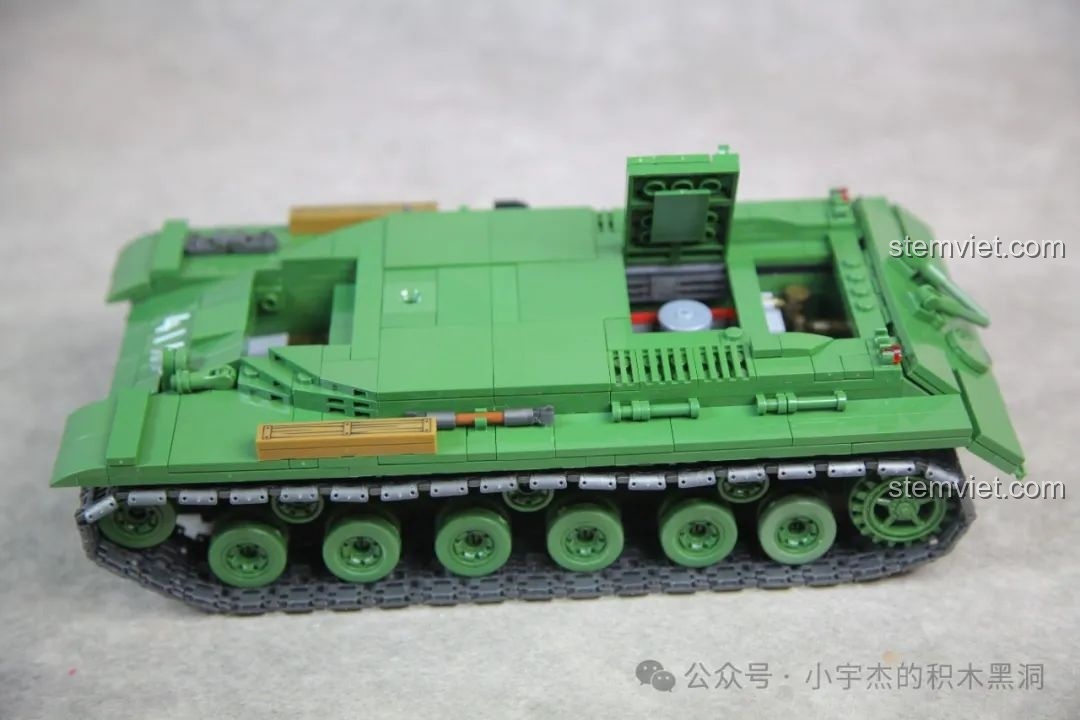 Vấn đề về sự chênh lệch màu sắc nhẹ giữa các chi tiết màu xanh trên mô hình IS-2.