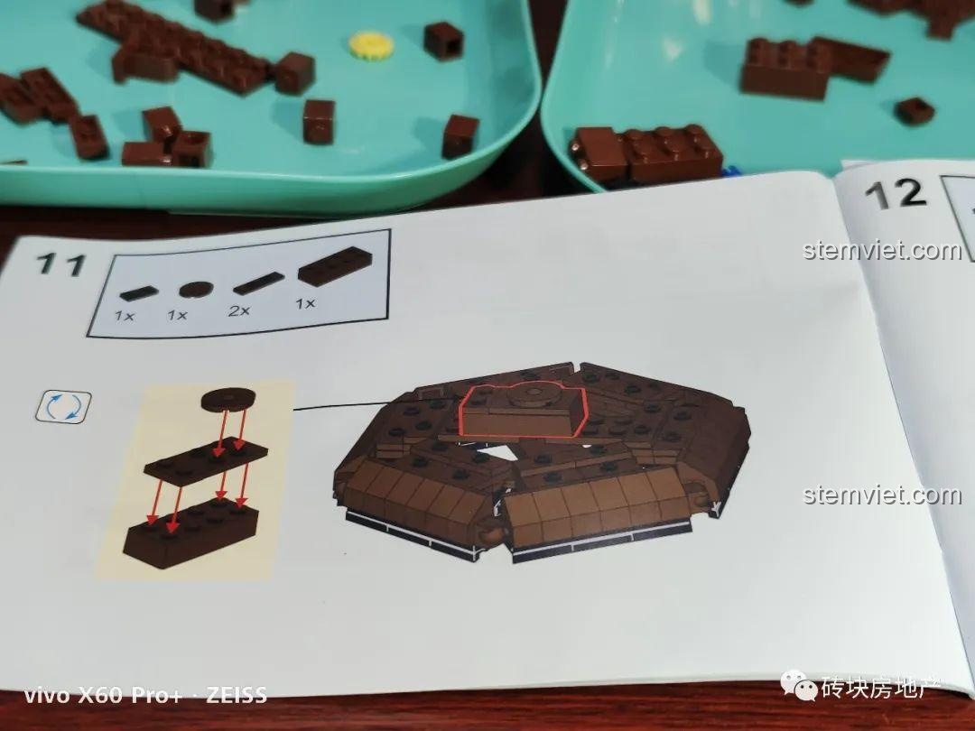 Phát hiện lỗi trong sách hướng dẫn lắp ráp của bộ Hengtai 92051, chi tiết không khớp với hình vẽ.