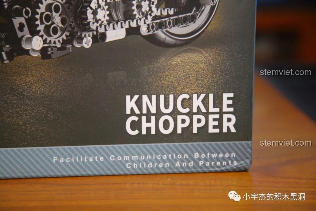 Mô hình xe Harley cổ điển 50024 sau khi lắp ráp hoàn chỉnh, với màu đen và xám chủ đạo, thiết kế hầm hố.
