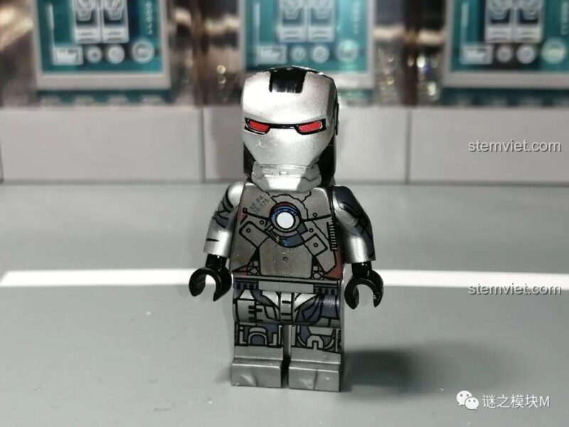 Minifigure Iron Man MK1 màu bạc từ bộ lắp ghép LW Building Blocks 2038 Xe Tải Iron Man Di Động