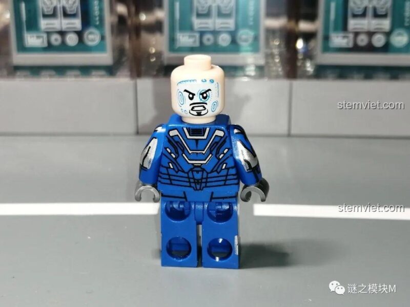 Mặt sau minifigure Iron Man MK30, chi tiết in lưng của bộ đồ chơi mô hình LW Building Blocks 2038 Xe Tải Iron Man Di Động