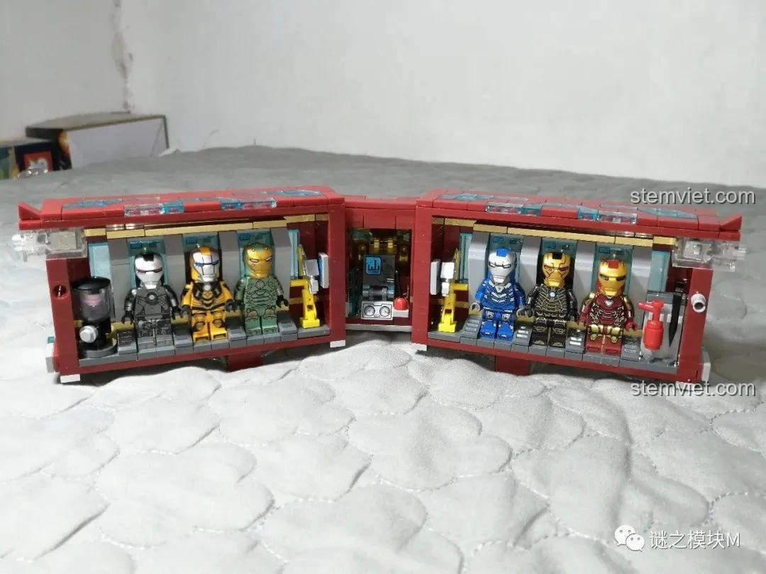 Cận cảnh đèn LED phát sáng của xe tải Iron Man Di Động LW Building Blocks 2038.