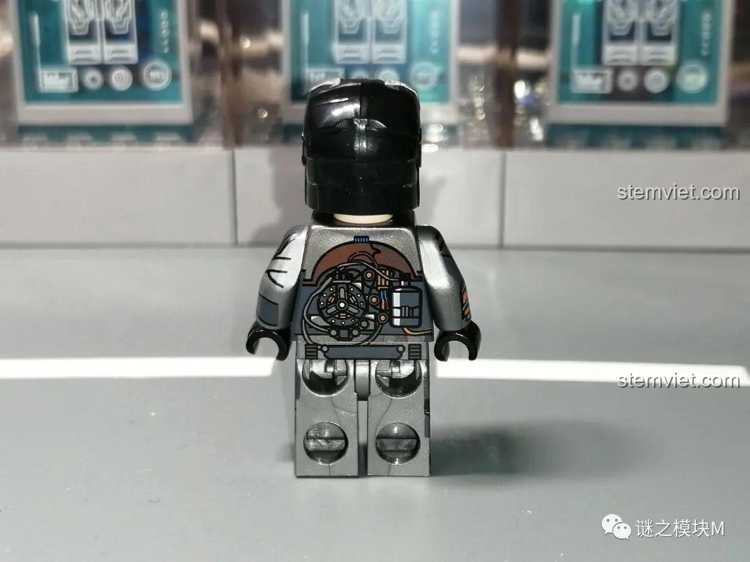 Mô hình xe tải Iron Man Di Động LW Building Blocks 2038 đã hoàn thành, nhìn từ góc 3/4.