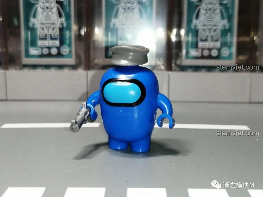 Phi hành gia Xanh dương đậm từ bộ Ma sói không gian PRCK 69702, trang bị súng, thể hiện sự đa dạng trong các nhân vật.