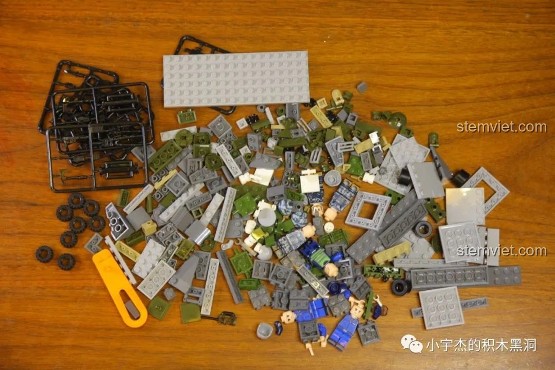 Tất cả mảnh ghép của gói số 1 trong bộ lắp ráp Máy bay vận tải quân sự Vận-20 SEMBO 202130