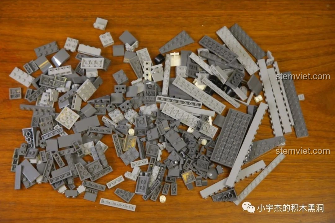 Tất cả mảnh ghép của gói số 2 trong bộ lắp ráp Máy bay vận tải quân sự Vận-20 SEMBO 202130