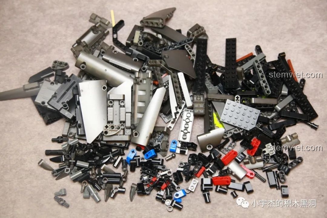 Các mảnh ghép từ túi số 5 của bộ xếp hình Xe địa hạng sang Lamborghini Urus 10511 giá bình dân.