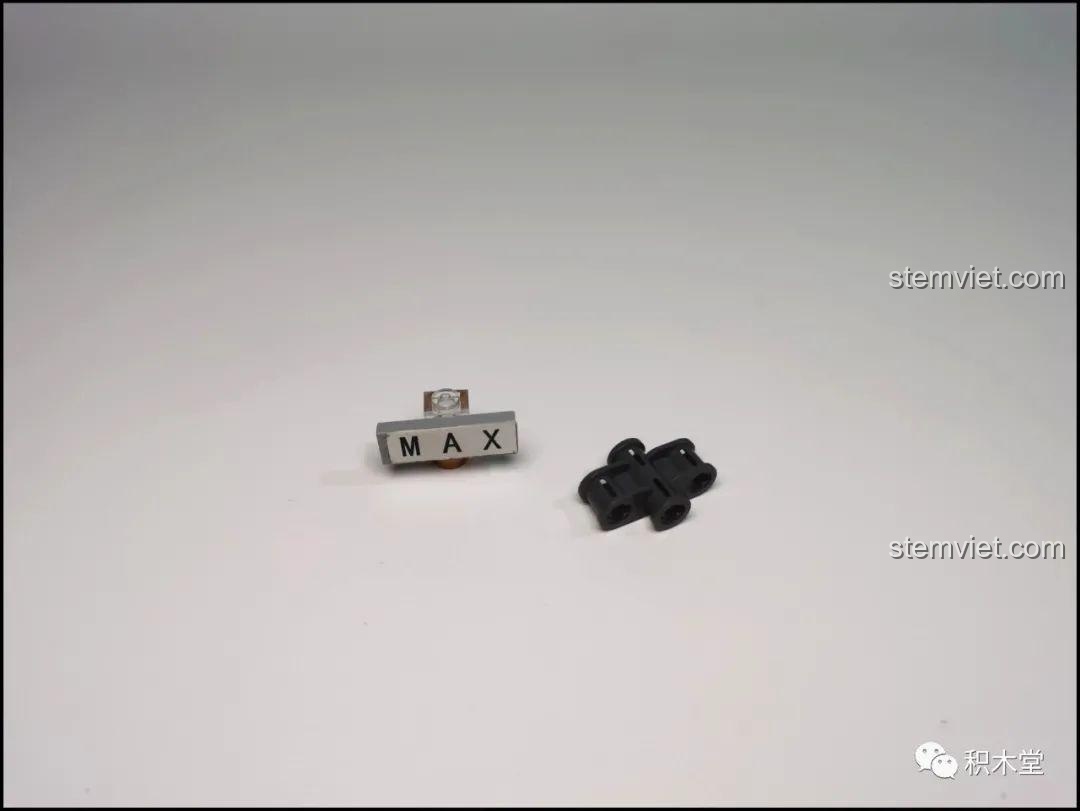 Một số mảnh ghép mới lạ và độc đáo được tìm thấy trong bộ lắp ráp Leier 50008 Mô tô BMW R1200GS Rallye.