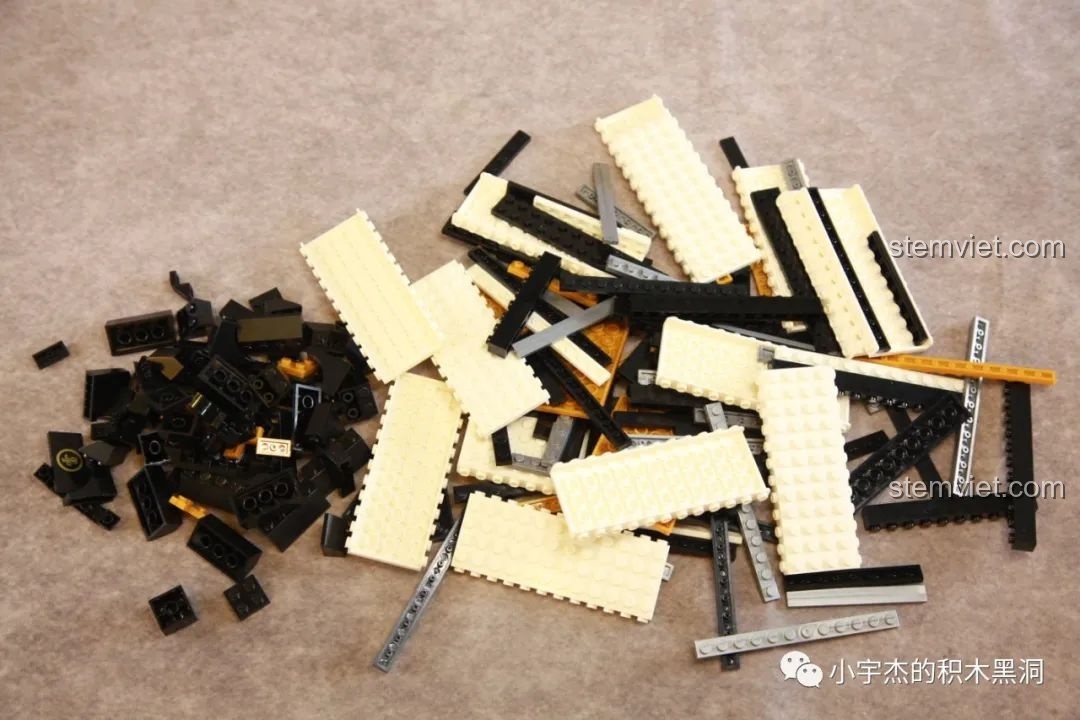 Các mảnh ghép từ túi đầu tiên của bộ lắp ráp DK 1506 được đổ ra để chuẩn bị lắp ráp.