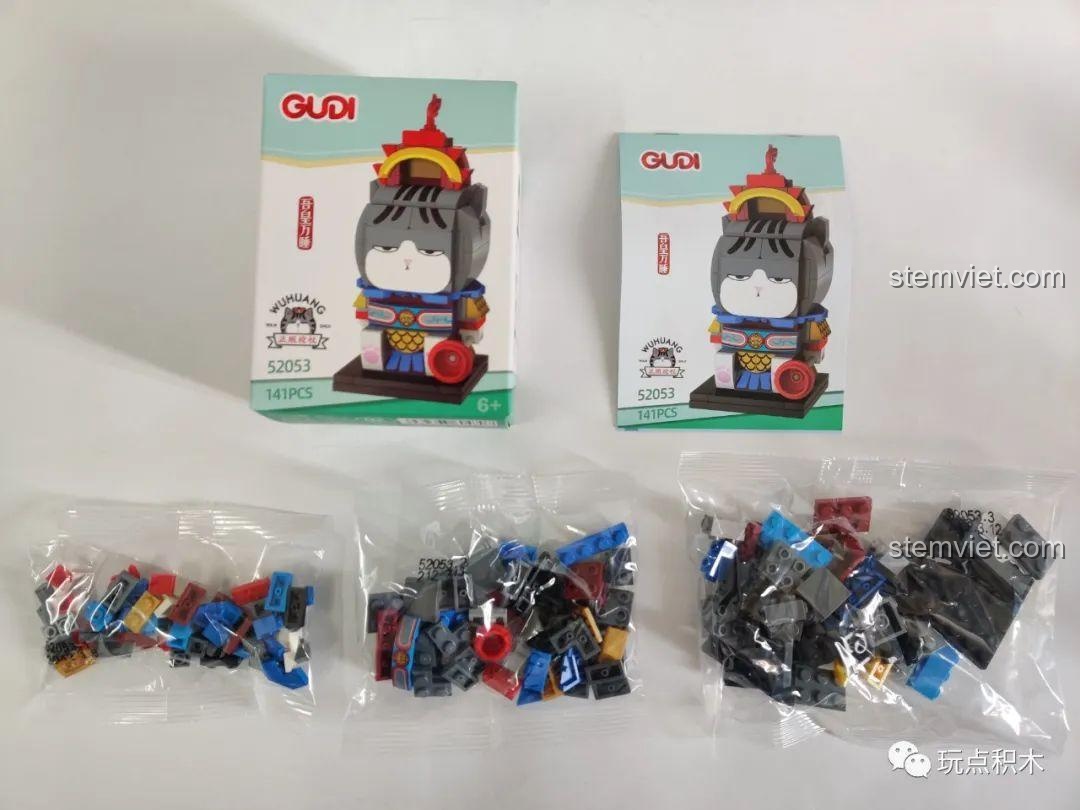 Cận cảnh mảnh ghép màu vàng óng ánh của mô hình GUDI Ngự Hoàng Vạn Tuế 52053, tạo điểm nhấn sang trọng.