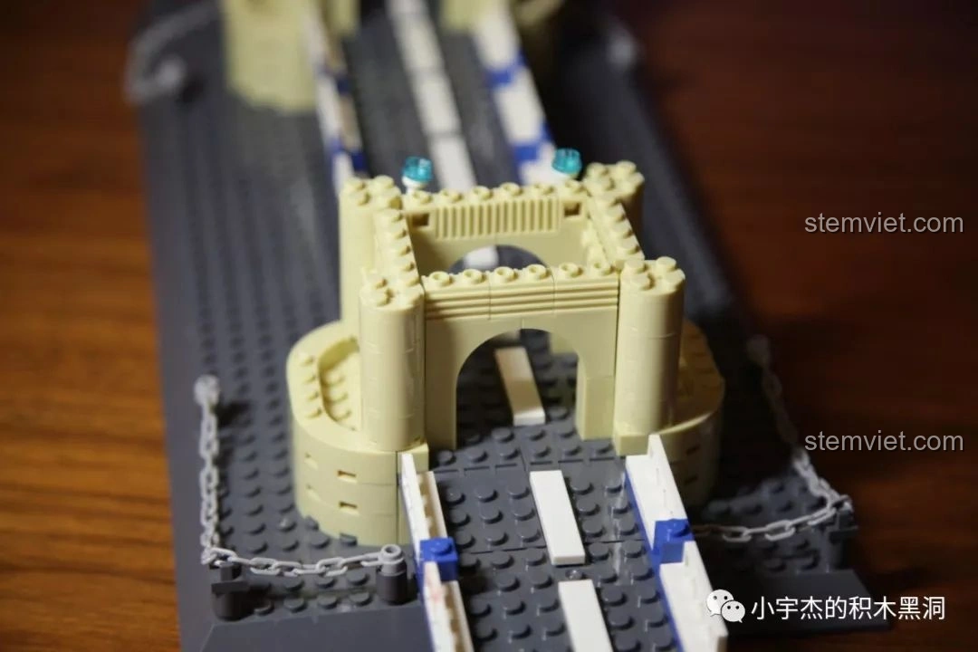 Chi tiết các mảnh ghép và khe hở trên mô hình WANGE 4219 Cầu Tháp Luân Đôn.