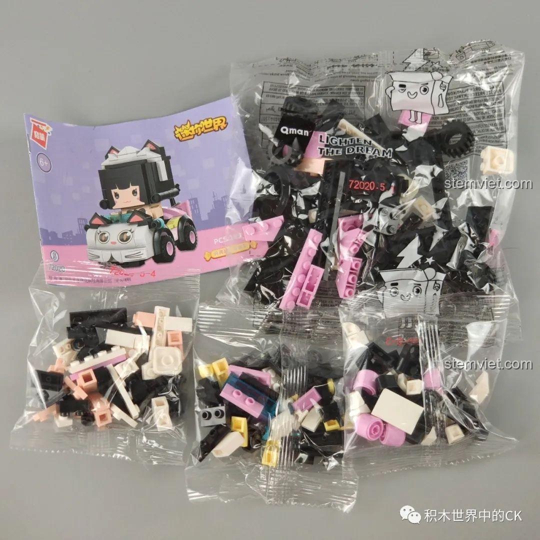 Các túi mảnh ghép và sách hướng dẫn cho mô hình Xe Mèo của Liuli Jiang từ bộ sưu tập xe Mini World.