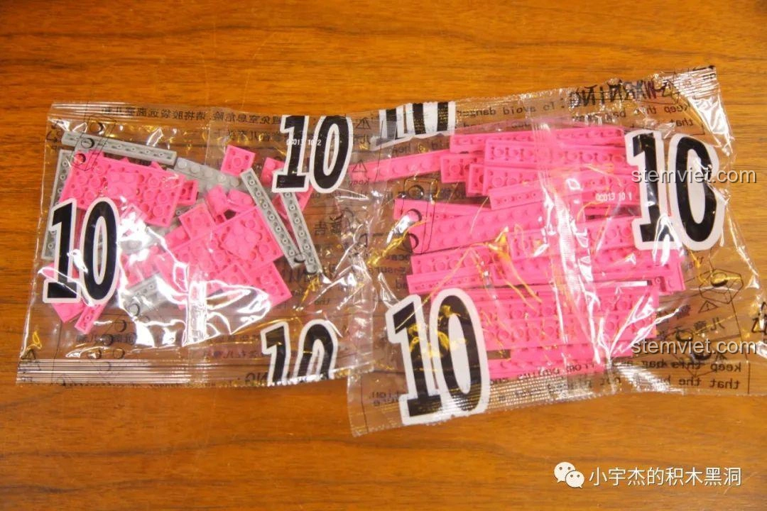 Mặt sau của Thùng Container Hồng 1:10 YC-QC013 với các chi tiết decal và đường nét sắc sảo.