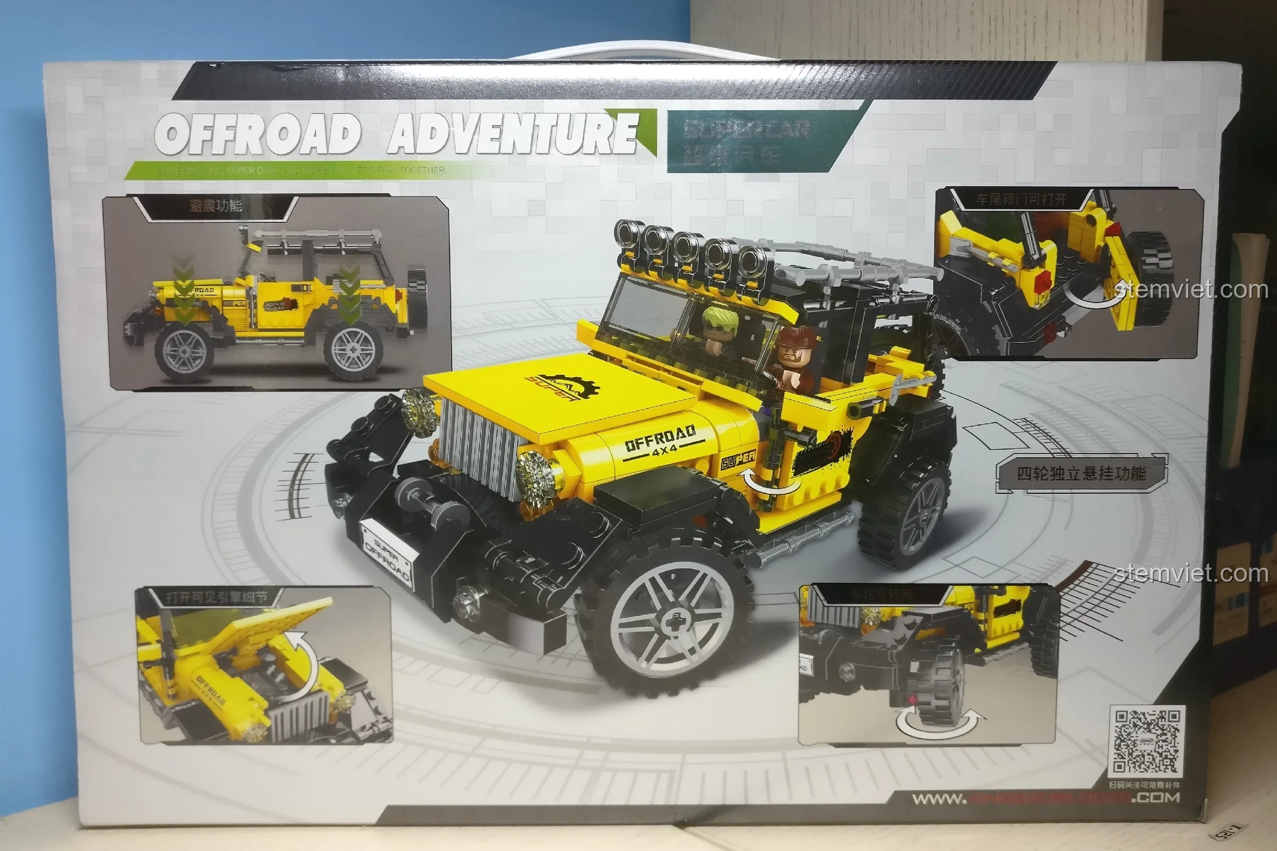 Mặt sau hộp đồ chơi xếp hình Xingbao XB-03024 Xe Jeep địa hình, hiển thị các tính năng như hệ thống treo và mui xe có thể mở.