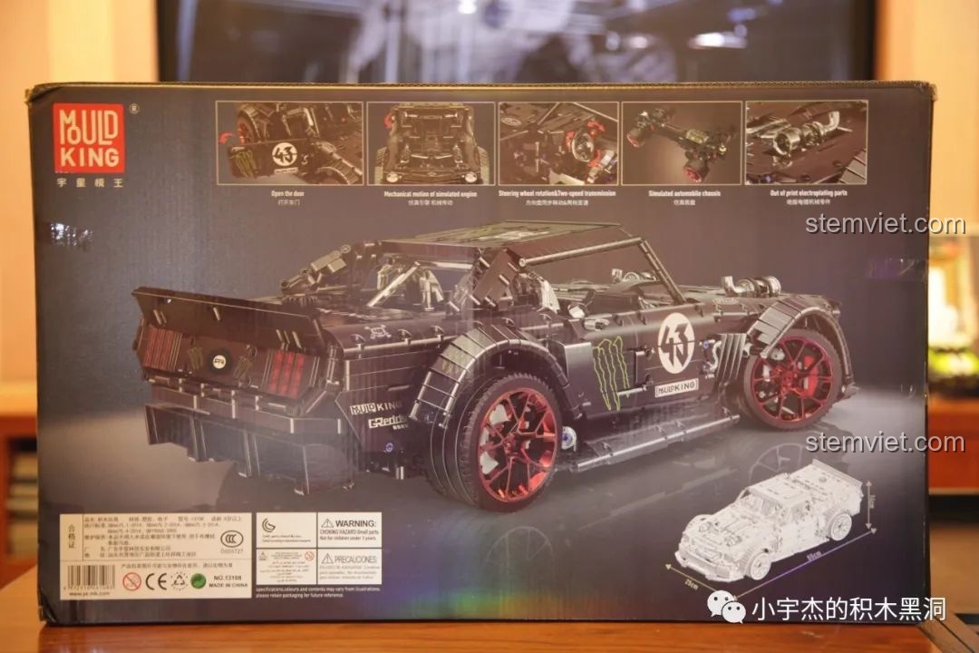 Mặt sau hộp bộ xếp hình Xe cơ bắp Mỹ Mould King, mô tả các chức năng như mở cửa, động cơ, hệ thống lái.