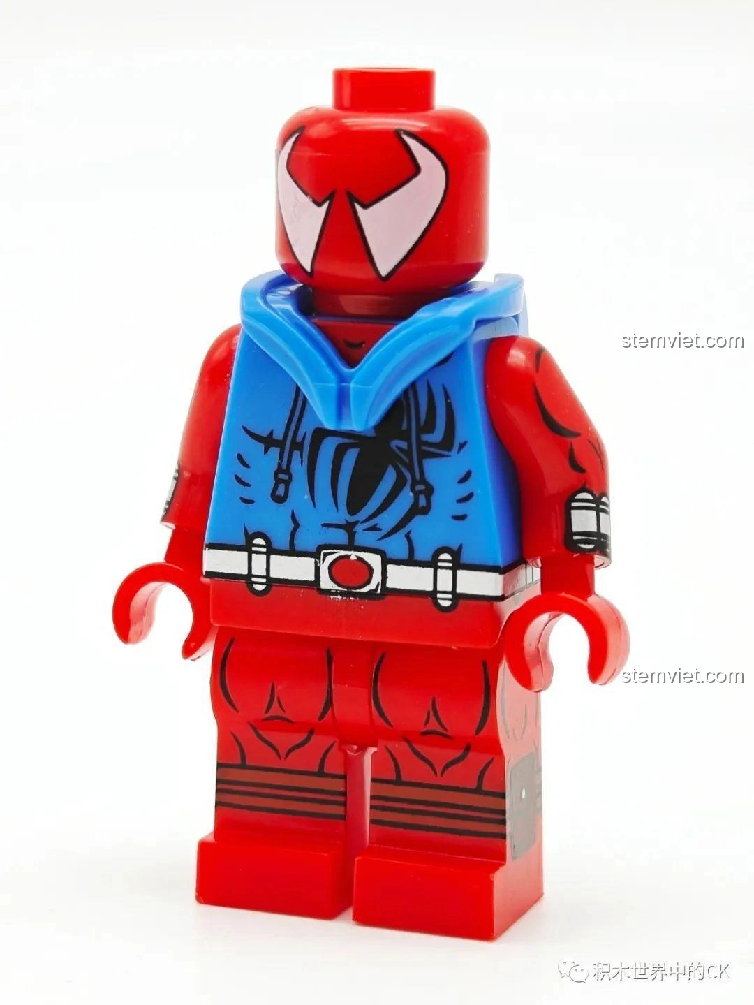 Mặt sau minifigure Scarlet Spider KORUIT KT1069, thể hiện logo nhện.