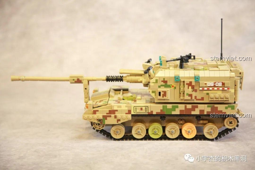 Mặt sau của 5 minifigures trong bộ Panlos Brick 688005, với chi tiết ba lô được in.