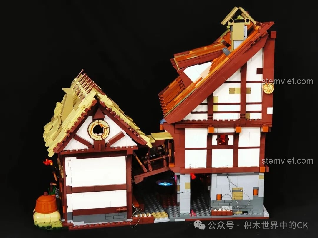 Mặt sau của mô hình FunWhole F9015 khi bật đèn, cho thấy nội thất các tầng được chiếu sáng rực rỡ.