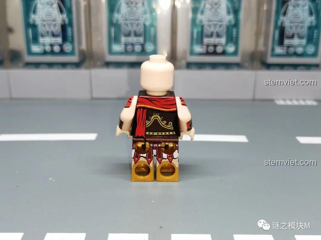Mặt sau của minifigure nữ chiến binh Sparta XINH, thể hiện chi tiết giáp và tóc. Đồ chơi mô hình Minifigure Lịch sử X0316.