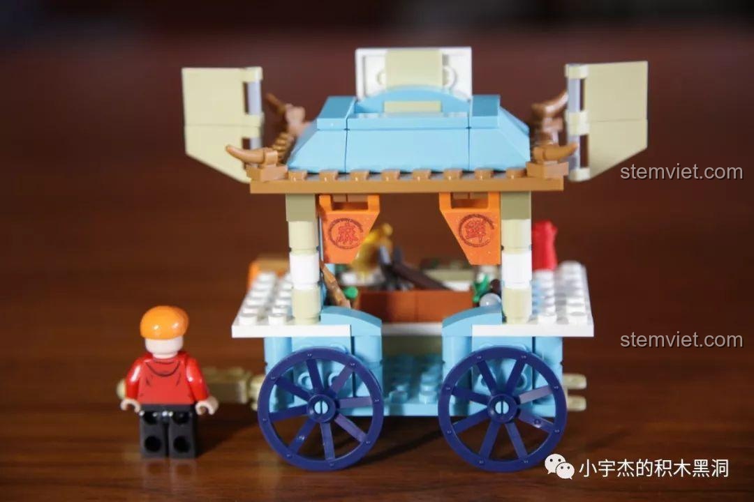 Mặt sau của mô hình xe lẩu cay Sembo 601115, thể hiện thiết kế đối xứng và hài hòa.