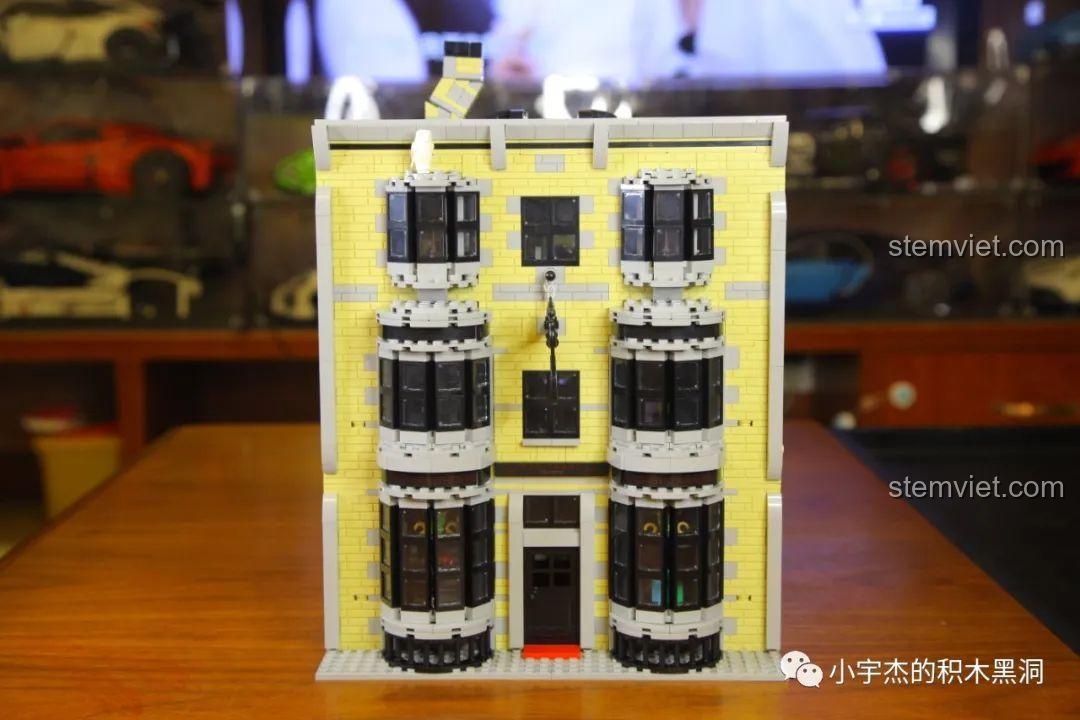 Mặt tiền hoàn chỉnh của mô hình Cửa hàng Đũa phép Ollivanders 16038.