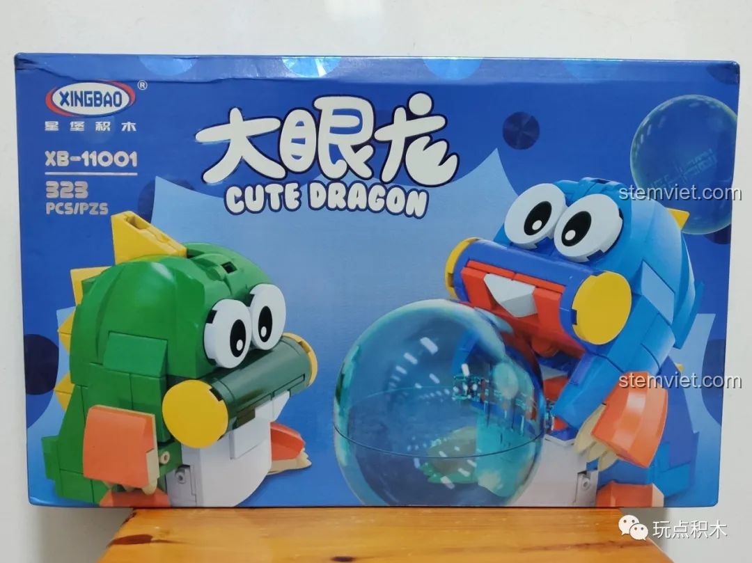 Ảnh chụp mặt trước hộp bộ đồ chơi mô hình Rồng Mắt To Dễ Thương cho trẻ từ 6 tuổi, mã Xingbao XB-11001.