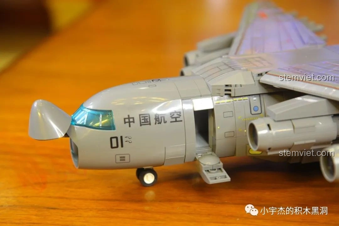 Mô hình máy bay vận tải quân sự Vận-20 SEMBO 202130 nhìn từ trên xuống