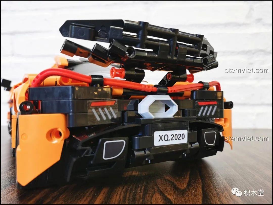 Mô hình Happy Build YC-QC004 McLaren P1 đang chạy, thể hiện khả năng điều khiển từ xa mượt mà và tốc độ ấn tượng của siêu xe lắp ráp.