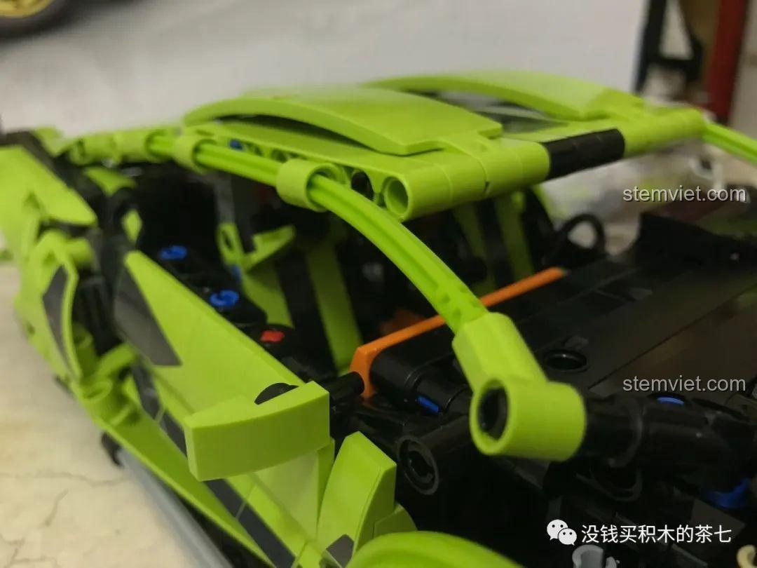 Chắn bùn trước và cột A của bộ khối lắp ghép Siêu xe Lamborghini Sián FKP 37 Meiji Blocks 8600 sử dụng ống mềm, phù hợp bé trai 6 tuổi, chất lượng cao