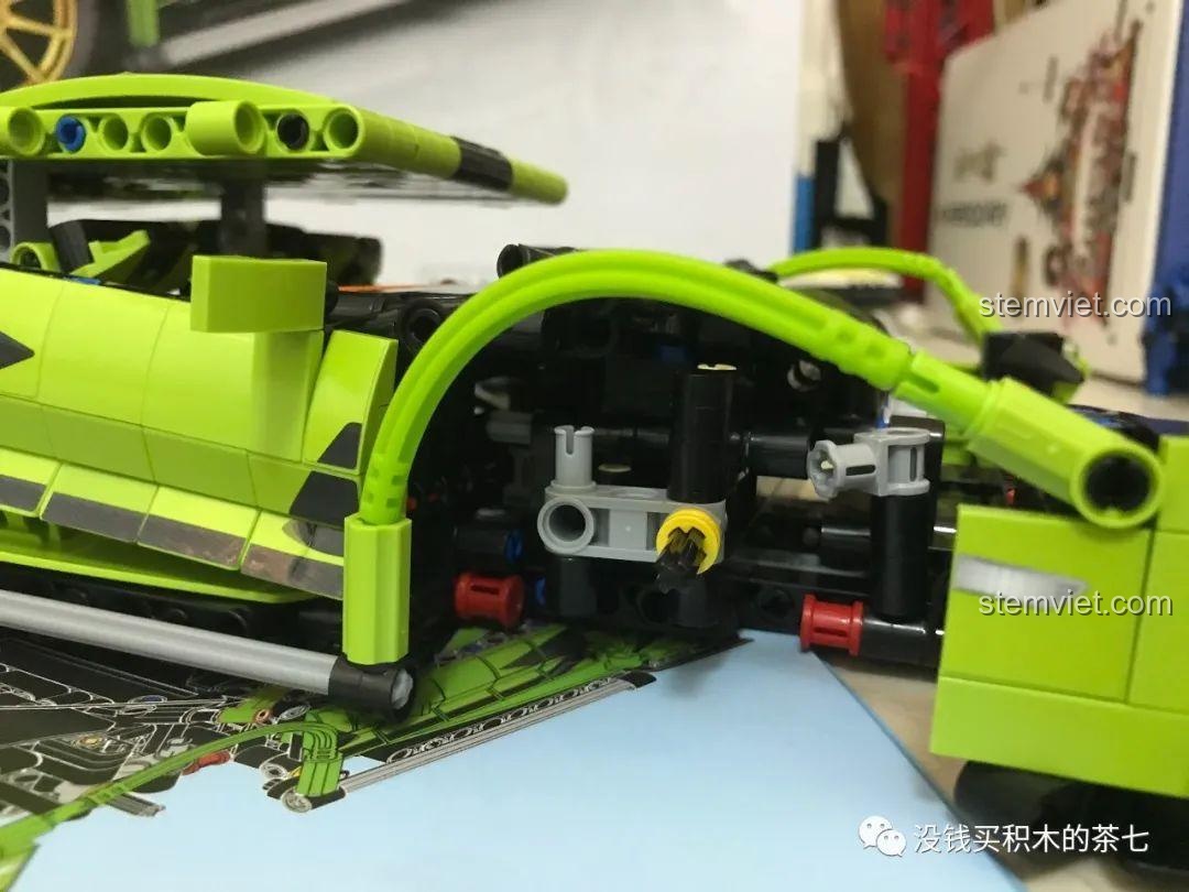 Cửa cánh chim buồng lái đồ chơi mô hình Lamborghini Sián FKP 37 Meiji Blocks 8600, thể hiện sự tinh tế trong thiết kế, phù hợp bé trai 6 tuổi, giá tiết kiệm