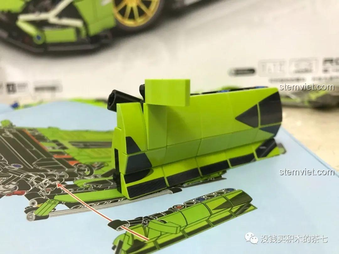 Cửa lái của bộ lắp ráp Lamborghini Sián FKP 37 Meiji Blocks 8600 đã hoàn thiện, phù hợp bé trai 6 tuổi, đáng tiền