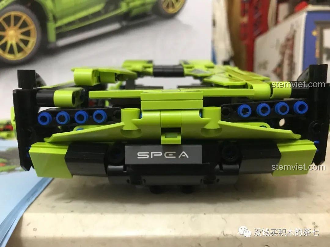 Đèn hậu của bộ lắp ráp Lamborghini Sián FKP 37 Meiji Blocks 8600 đã hoàn thiện, chi tiết sắc nét, phù hợp bé trai 6 tuổi, đáng tiền