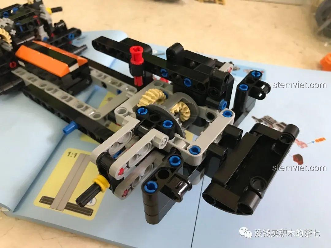 Khung gầm và động cơ của bộ khối lắp ghép Siêu xe Lamborghini Sián FKP 37 Meiji Blocks 8600, chi tiết phức tạp, phù hợp bé trai 6 tuổi, chất lượng cao