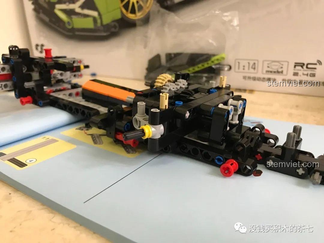 Cận cảnh chi tiết động cơ của bộ lắp ráp Lamborghini Sián FKP 37 Meiji Blocks 8600, mô phỏng chân thực, phù hợp bé trai 6 tuổi, đáng tiền