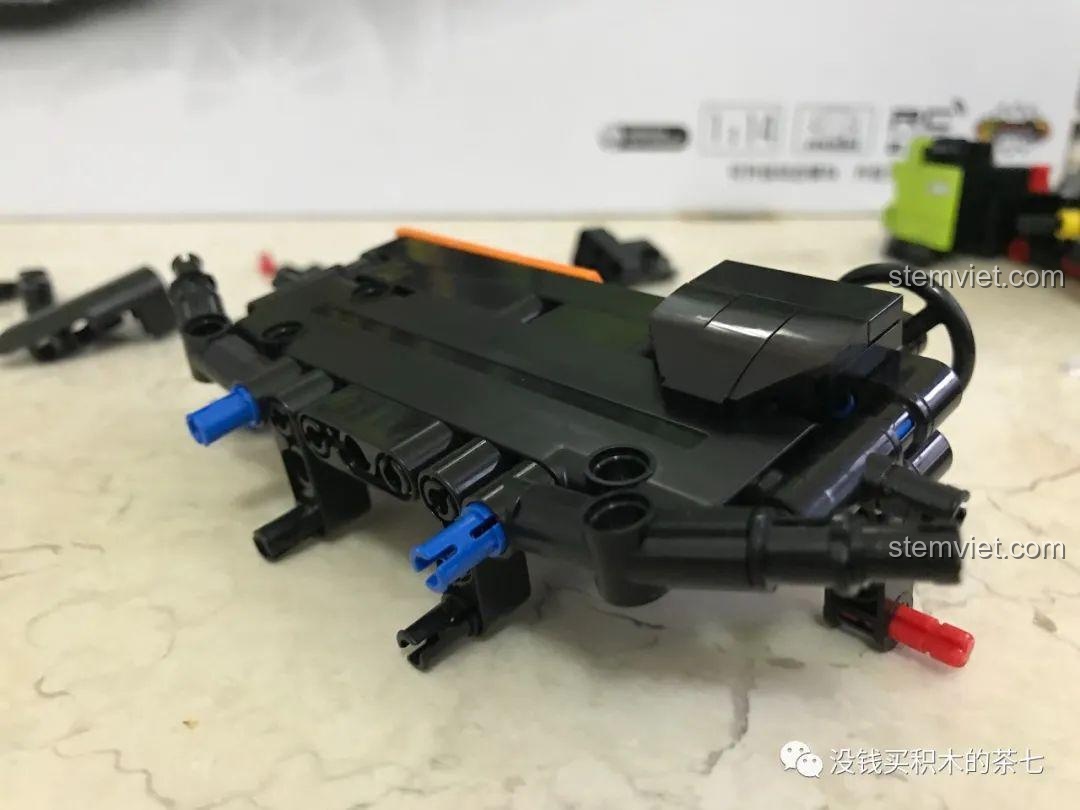 Tiến độ lắp ráp nội thất đồ chơi mô hình Lamborghini Sián FKP 37 Meiji Blocks 8600, thể hiện sự tỉ mỉ trong thiết kế, phù hợp bé trai 6 tuổi, giá tiết kiệm