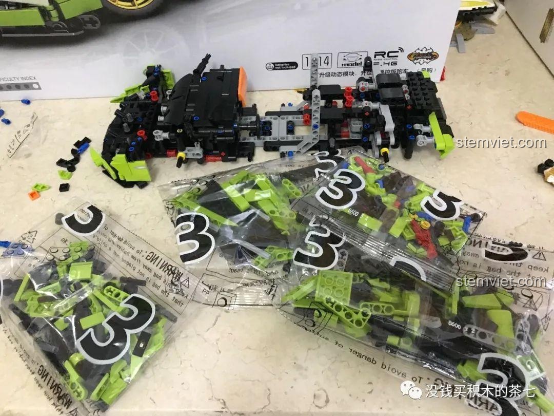 Nội thất đồ chơi mô hình Lamborghini Sián FKP 37 Meiji Blocks 8600 với các chi tiết ghế ngồi và bảng điều khiển, phù hợp bé trai 6 tuổi, giá tiết kiệm