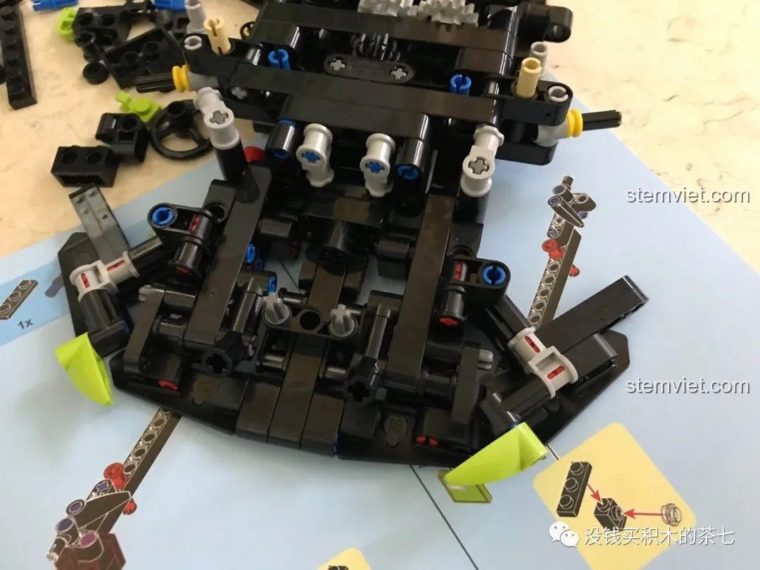 Tiến độ lắp ráp thân xe bộ khối lắp ghép Siêu xe Lamborghini Sián FKP 37 Meiji Blocks 8600, các chi tiết nội thất bắt đầu hình thành, phù hợp bé trai 6 tuổi, chất lượng cao