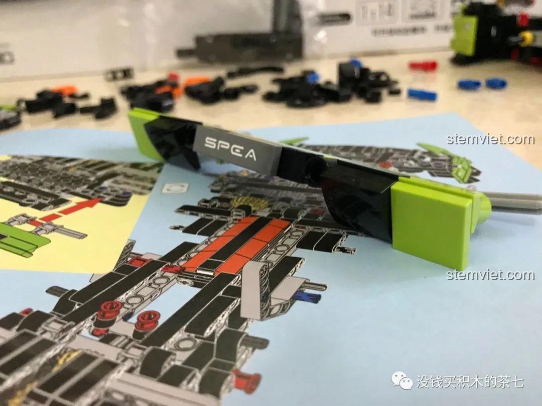 Thân xe đồ chơi mô hình Lamborghini Sián FKP 37 Meiji Blocks 8600 đang dần hoàn thiện, các đường cong được tạo hình tinh tế, phù hợp bé trai 6 tuổi, giá tiết kiệm