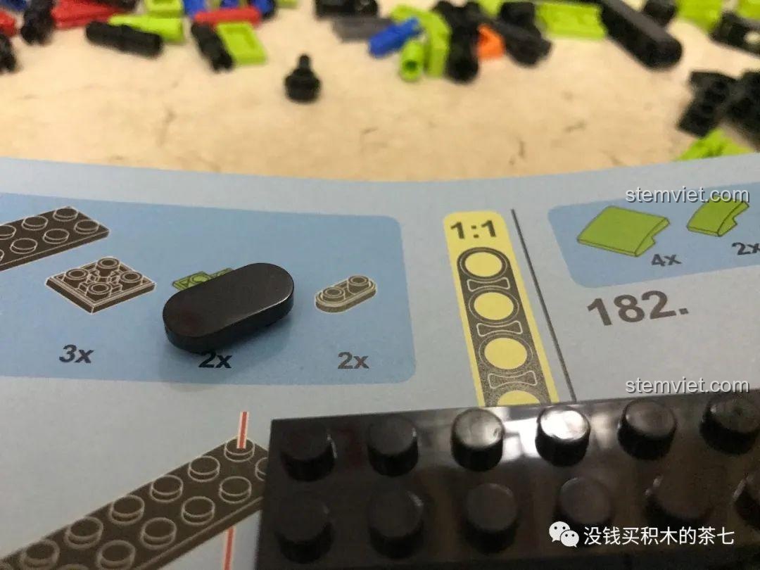 Các chi tiết nhỏ trên vỏ ngoài bộ lắp ráp Lamborghini Sián FKP 37 Meiji Blocks 8600, tạo nên vẻ ngoài hoàn chỉnh, phù hợp bé trai 6 tuổi, đáng tiền