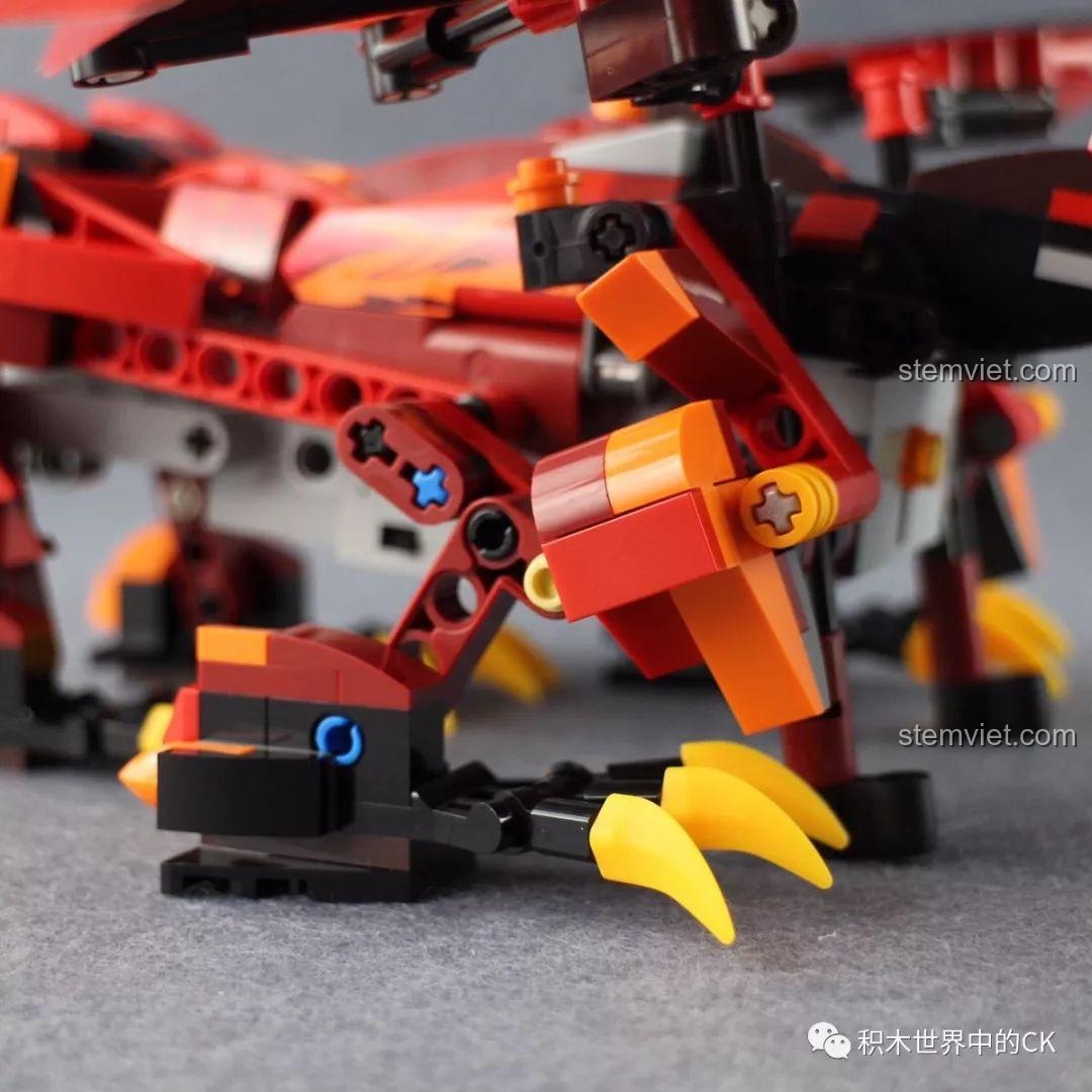 Cận cảnh chi tiết miệng của Rồng Lửa Bão Tố Mould King 13019, với các chi tiết trong suốt.