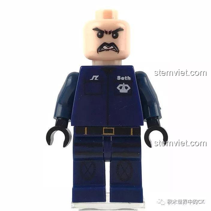 Minifigure Chiến binh Seth trong bộ lắp ráp Chiến trường sinh tồn 36020 với biểu cảm giận dữ.