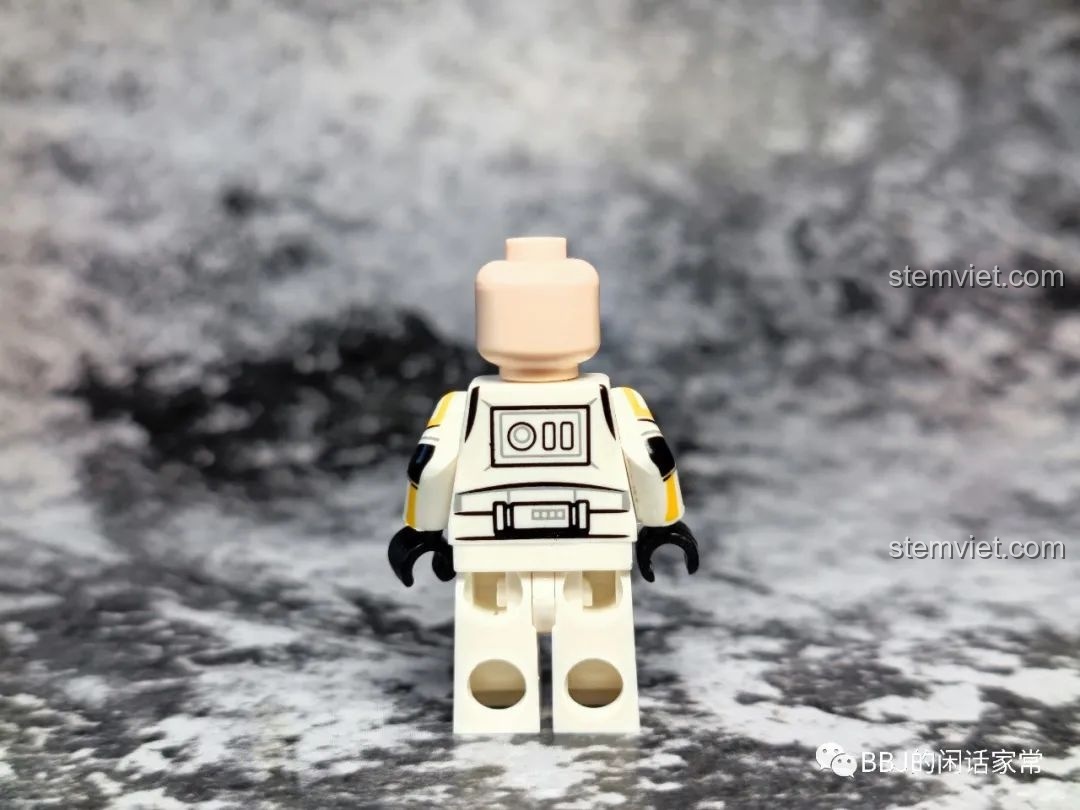 Minifigure Moff Gideon KORUIT KT1052 Star Wars cầm Darksaber, với áo choàng đen và trang phục chi tiết.