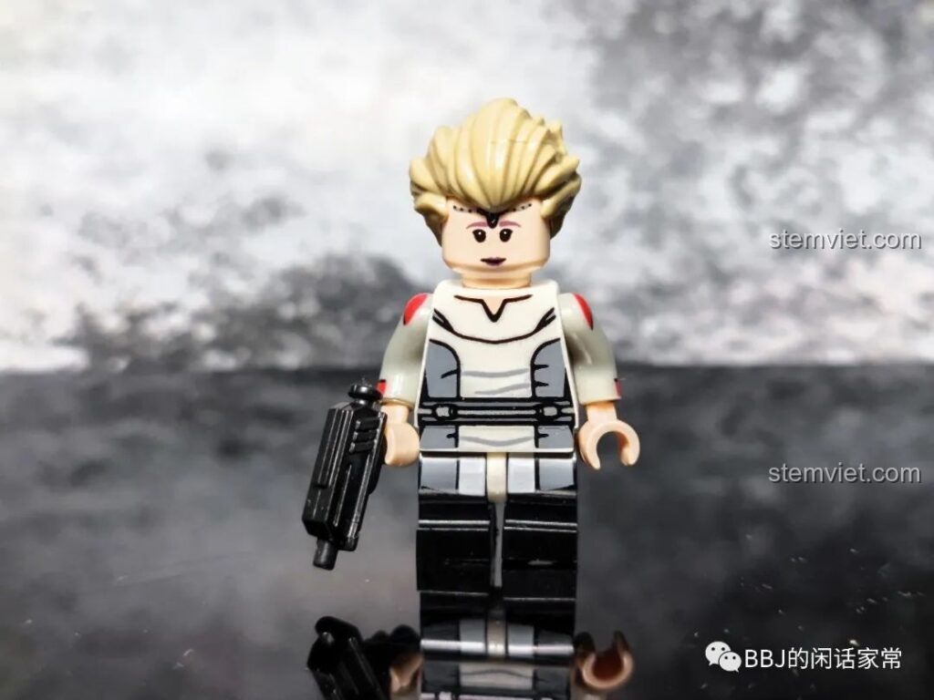 Minifigure Omega KORUIT KT1052 Star Wars với trang phục Bad Batch và blaster, chi tiết in ấn sắc nét.