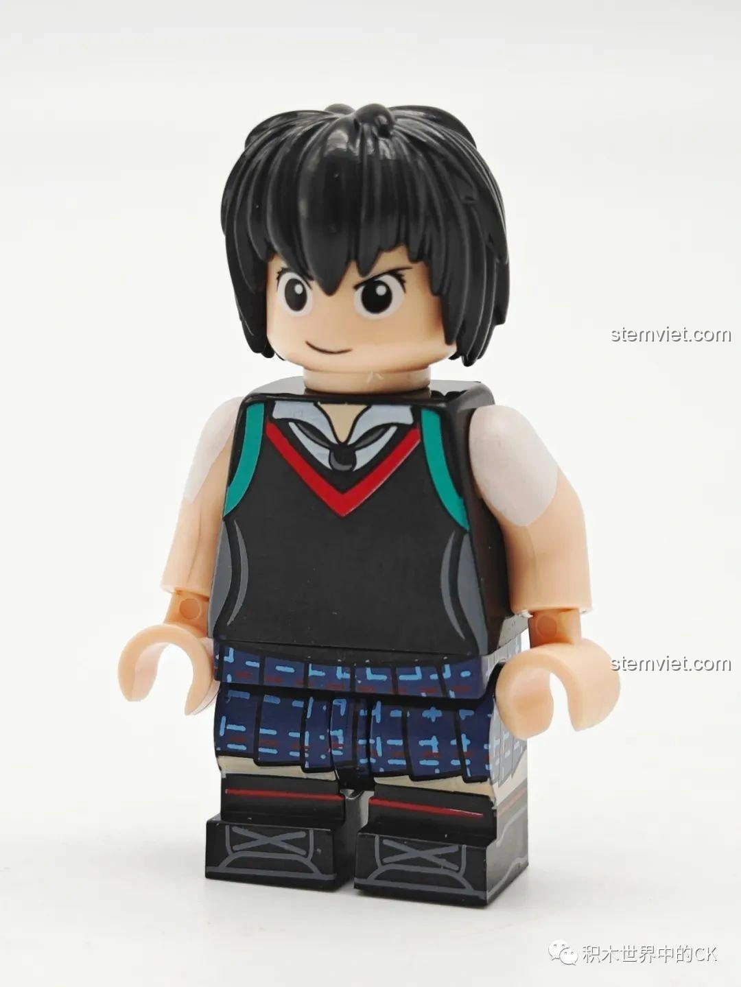 Minifigure Peni Parker từ bộ KORUIT KT1069 Người Nhện: Du Hành Vũ Trụ, với thiết kế học sinh cá tính.