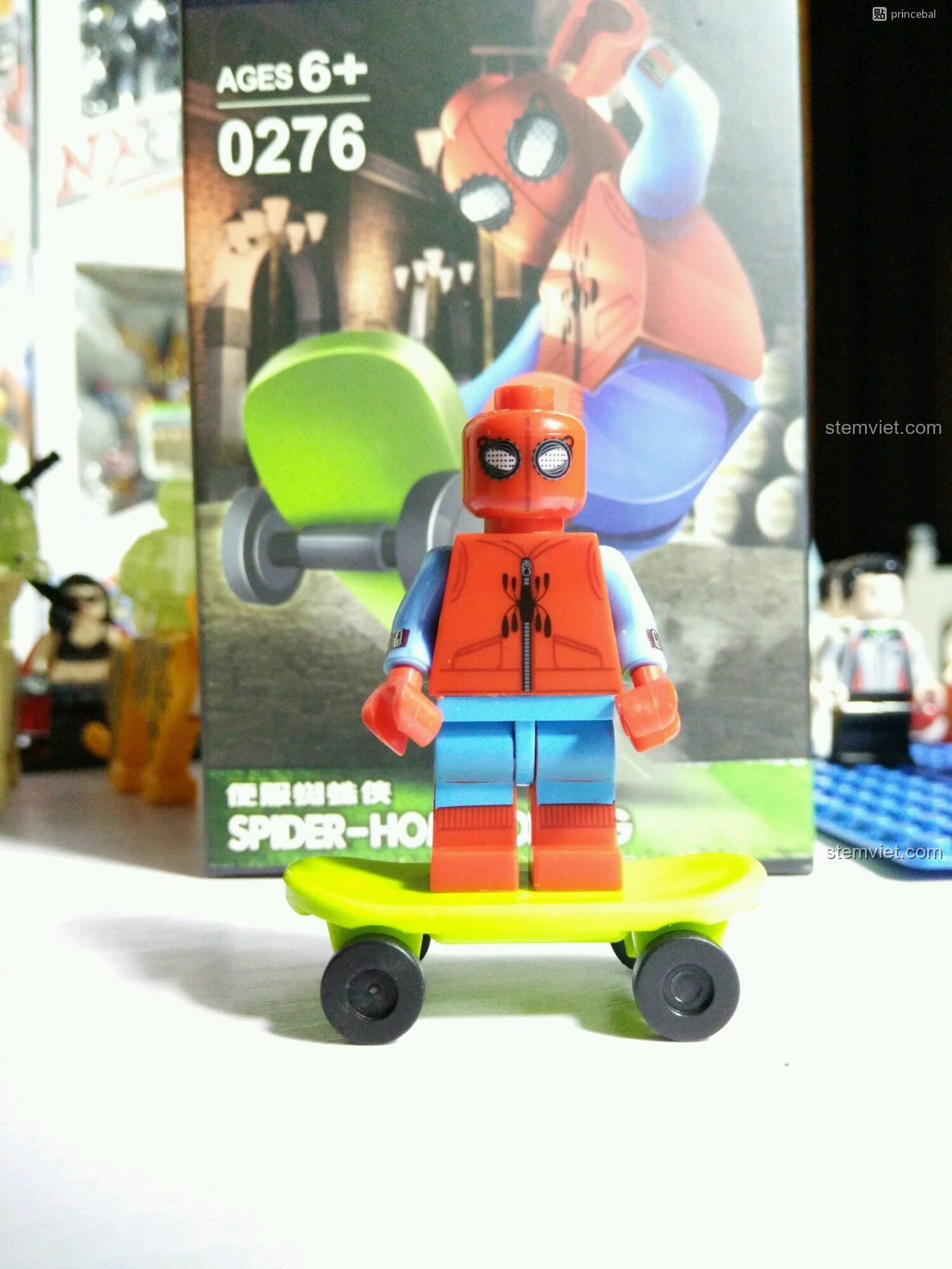 Minifigure Spider-Man Homecoming Decool 0276 đứng trên ván trượt. Đồ chơi lắp ráp sáng tạo cho trẻ em.
