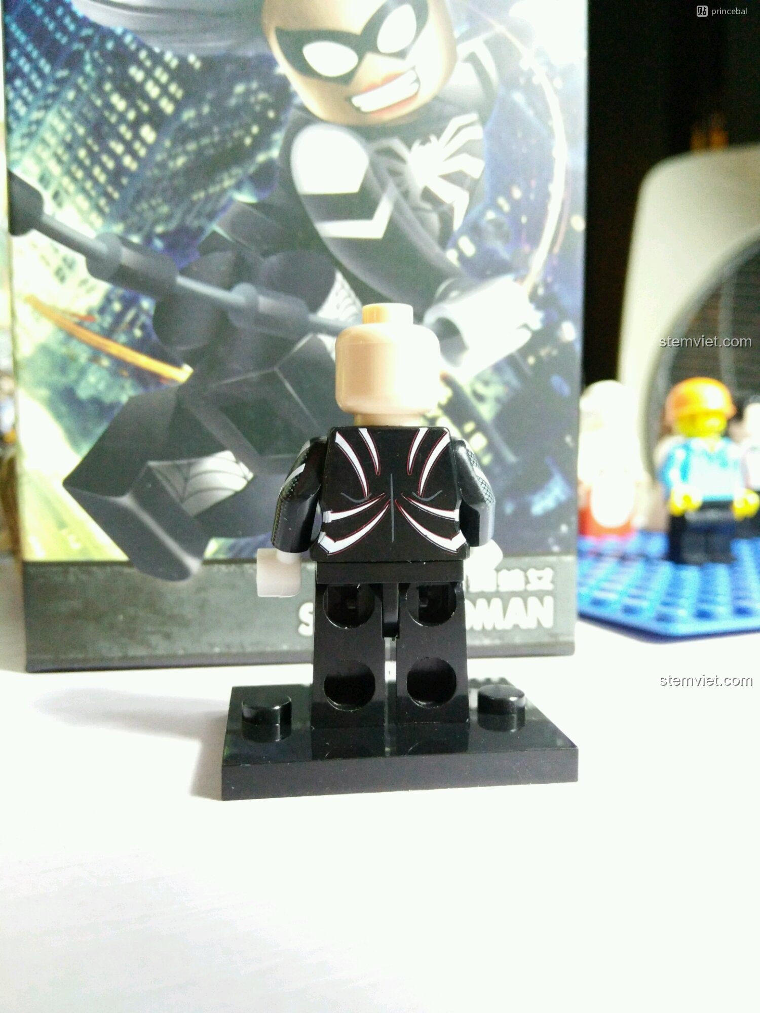 Mặt sau của minifigure Spider Woman Decool 0279, chi tiết in đẹp mắt. Review đồ chơi lắp ráp Decool.