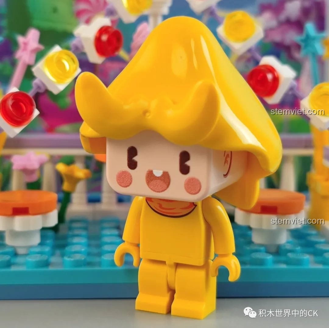Cận cảnh minifigure Star Spirit Bobo trong set đồ chơi Nhân vật Star Spirit Bobo tiệc tùng Keeppley.